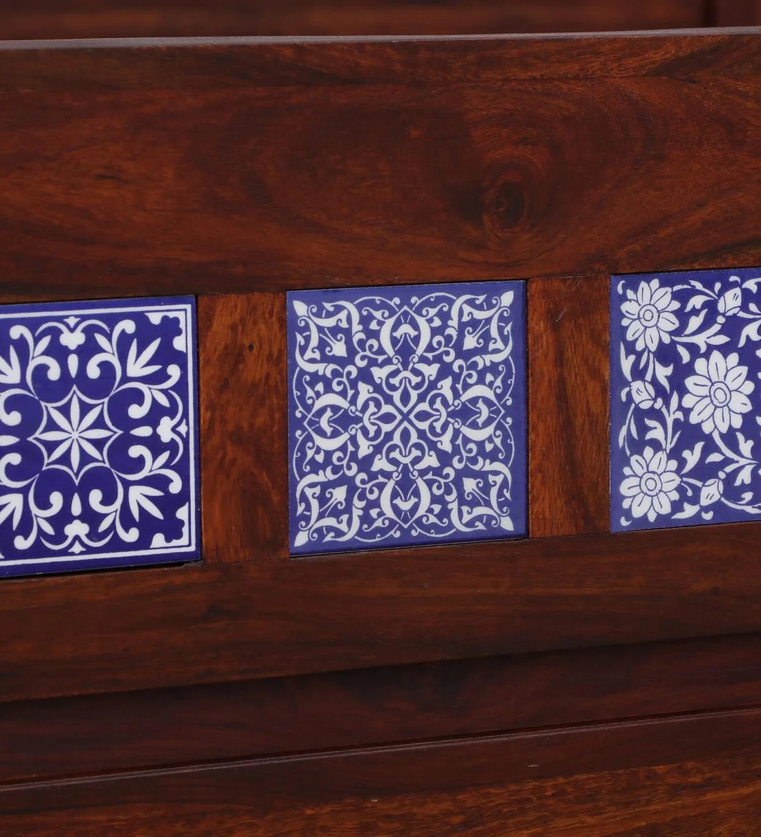 Jodha Tile Sheesham Wood Poster Bed In Honey Oak Finish